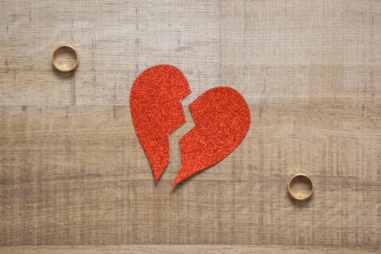 Divorțul după separarea de 2 ani: acord sau culpa?